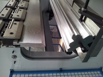 Ελεγκτής ESTUN E200 CNC Folder Bender για μεγάλης κλίμακας παραγωγή 2600mm Απόσταση μεταξύ των στήλων