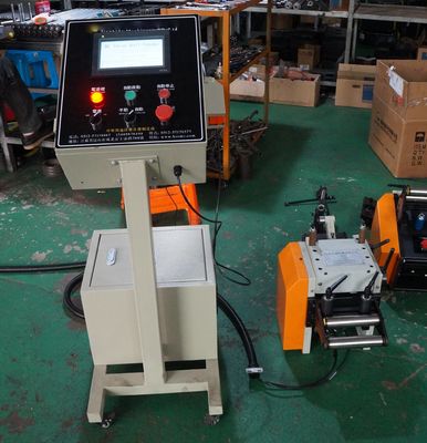 Εξοπλισμός τροφοδοσίας κυλίνδρων 200 τόνων σχεδιασμένος για χειρισμό βάρους κυλίνδρων 5 τόνων κατάλληλος για βαριές βιομηχανικές εφαρμογές