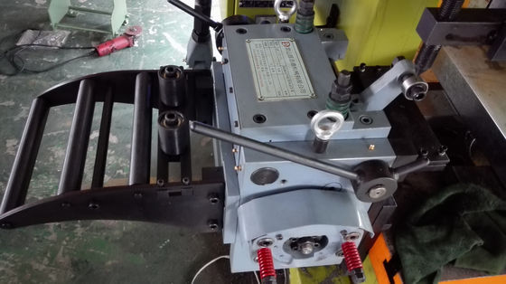 20 mm Medical Cap Διαμέτρου Coil τροφοδοτική γραμμή Χρησιμοποιώντας Yaskawa ή Mitsubishi servo κινητήρα και 200 τόνων πίεση διασφαλίζοντας την κατασκευή