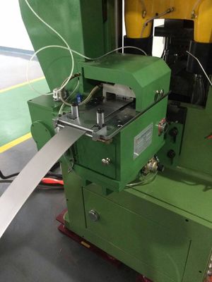 Σύστημα τροφοδοσίας κυλίνδρων στο πάτωμα Χτισμένο για τη διαχείριση του εύρους πάχους κυλίνδρων 0,3 mm έως 6 mm Ενισχύοντας την αυτοματοποίηση της γραμμής παραγωγής