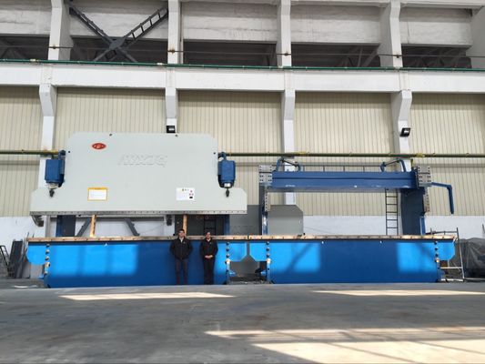 4+1 άξονας CNC υδραυλικό φρένο με Delem DA53T ελεγκτή για 135 τόνων πλάκας μεταλλικής κάμψης